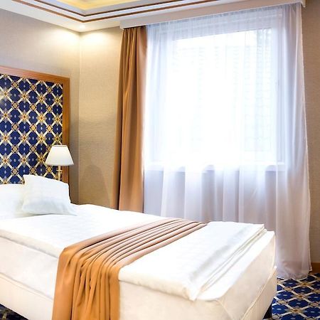Hotel Central Nyiregyhaza Bagian luar foto