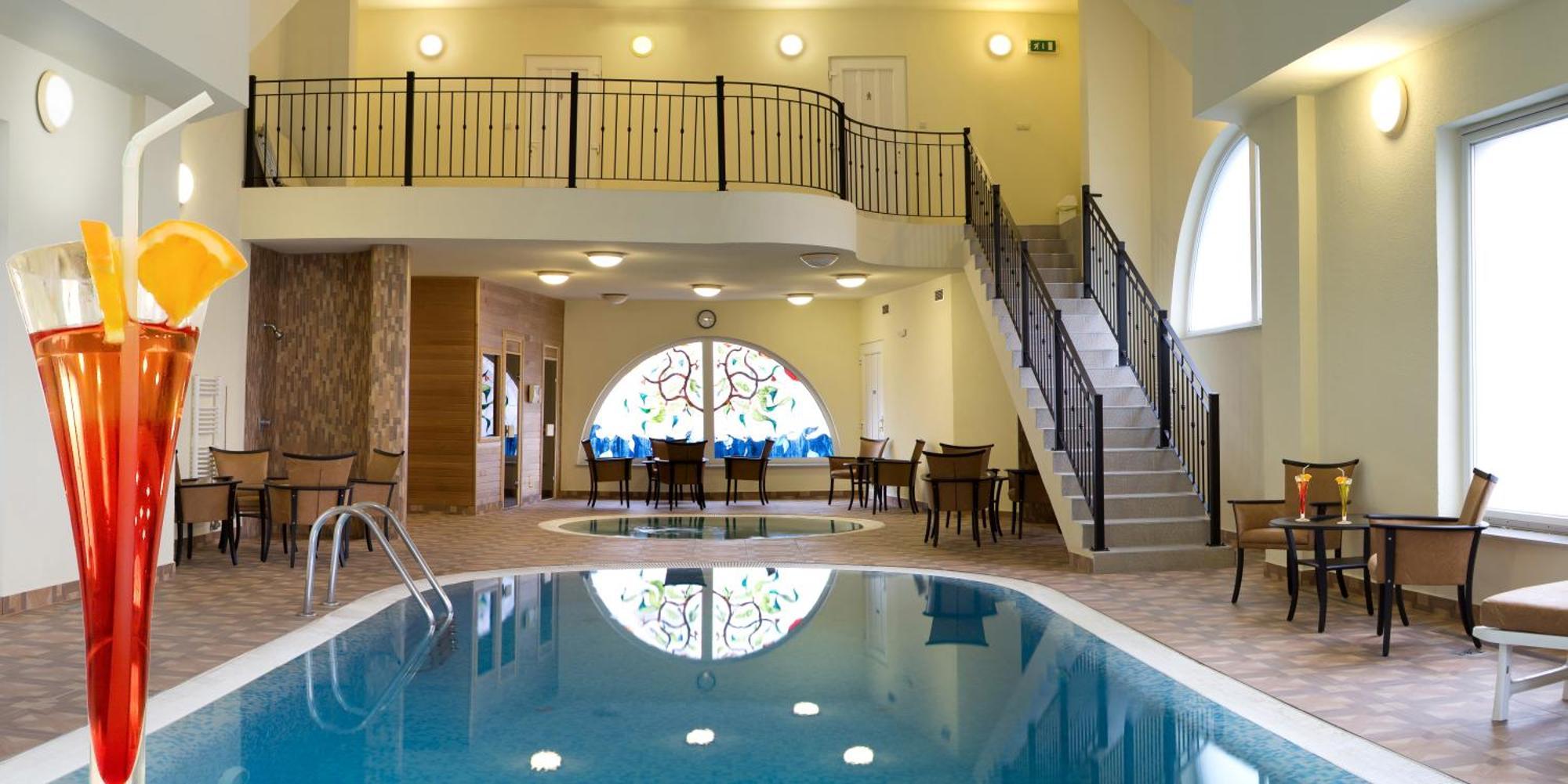 Hotel Central Nyiregyhaza Bagian luar foto