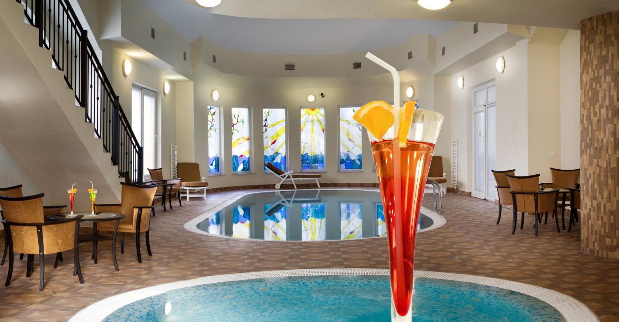 Hotel Central Nyiregyhaza Bagian luar foto