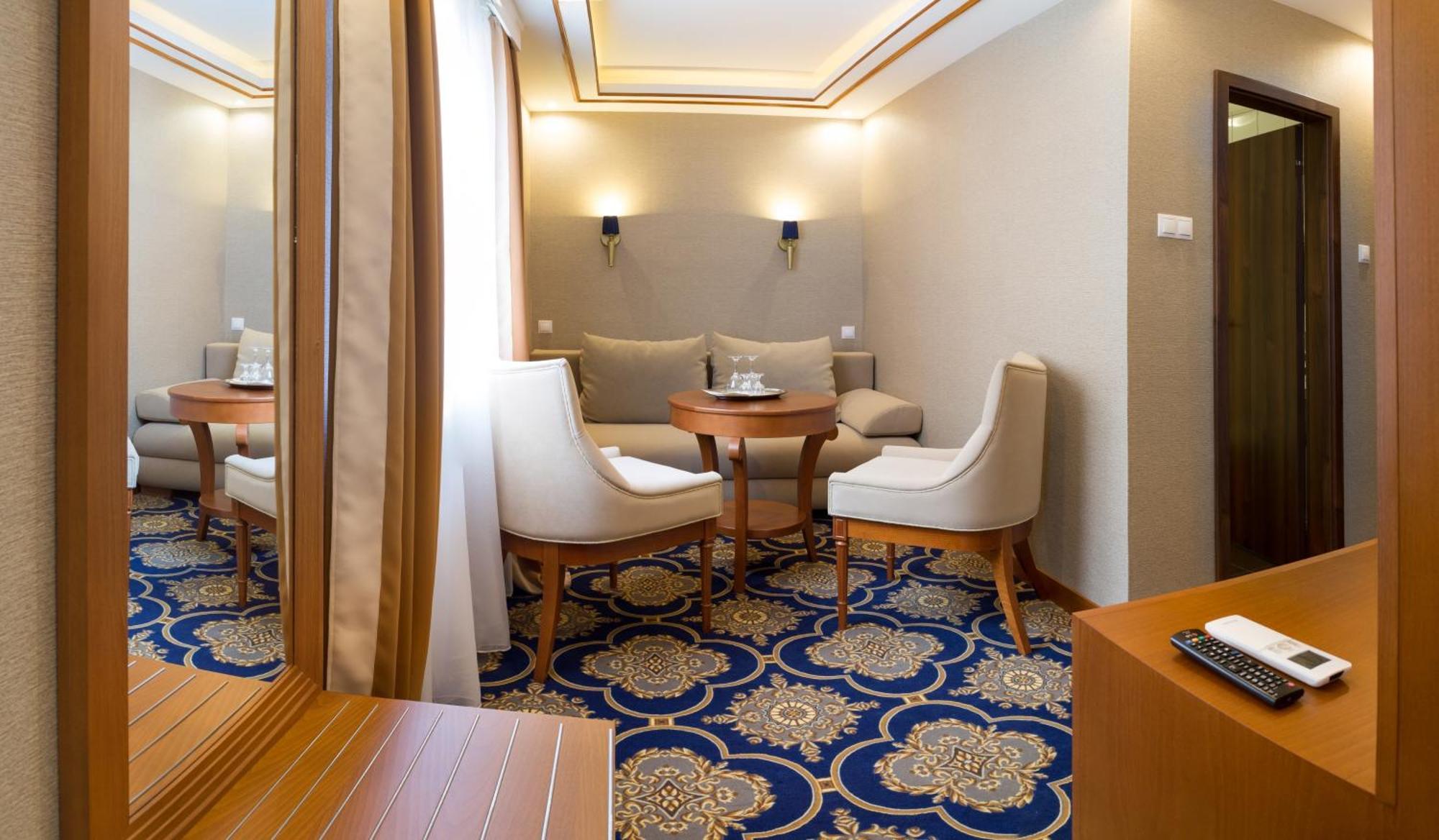 Hotel Central Nyiregyhaza Bagian luar foto