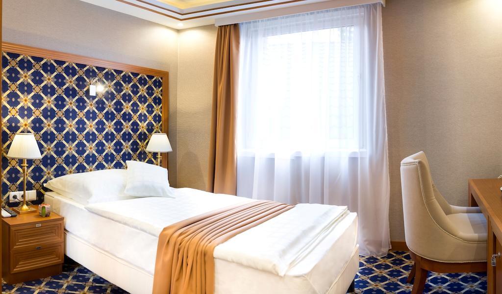 Hotel Central Nyiregyhaza Bagian luar foto