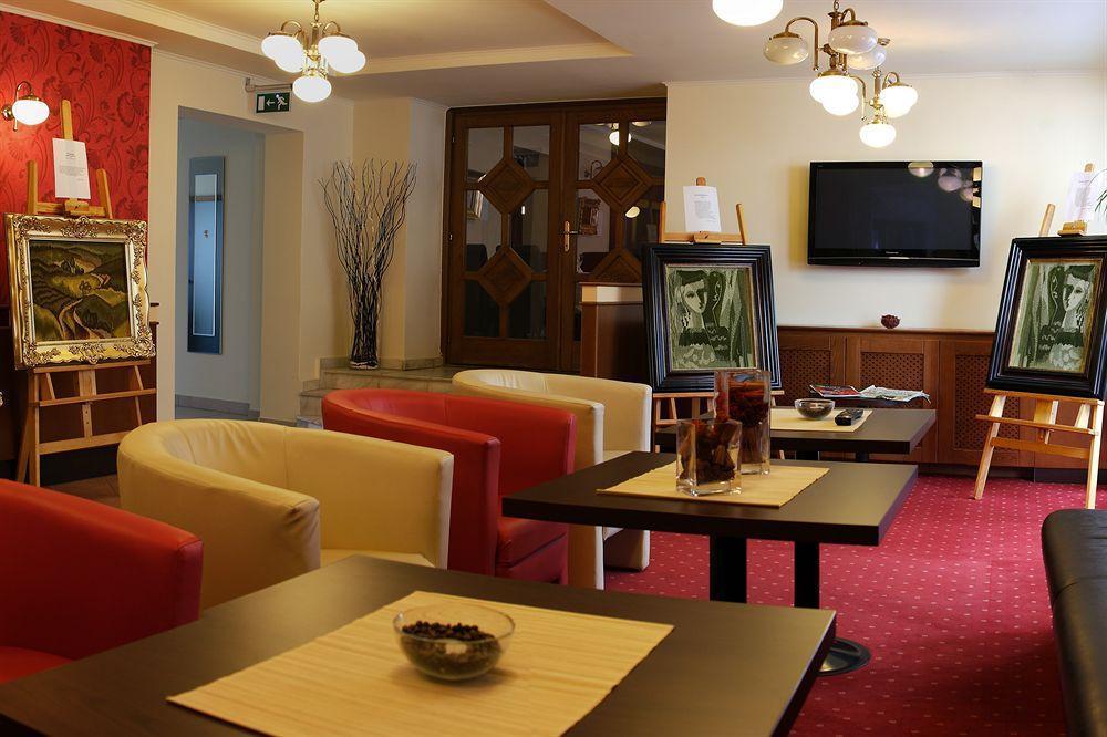 Hotel Central Nyiregyhaza Bagian luar foto