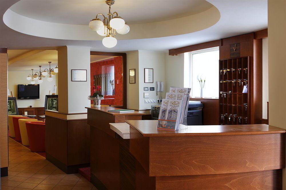 Hotel Central Nyiregyhaza Bagian luar foto