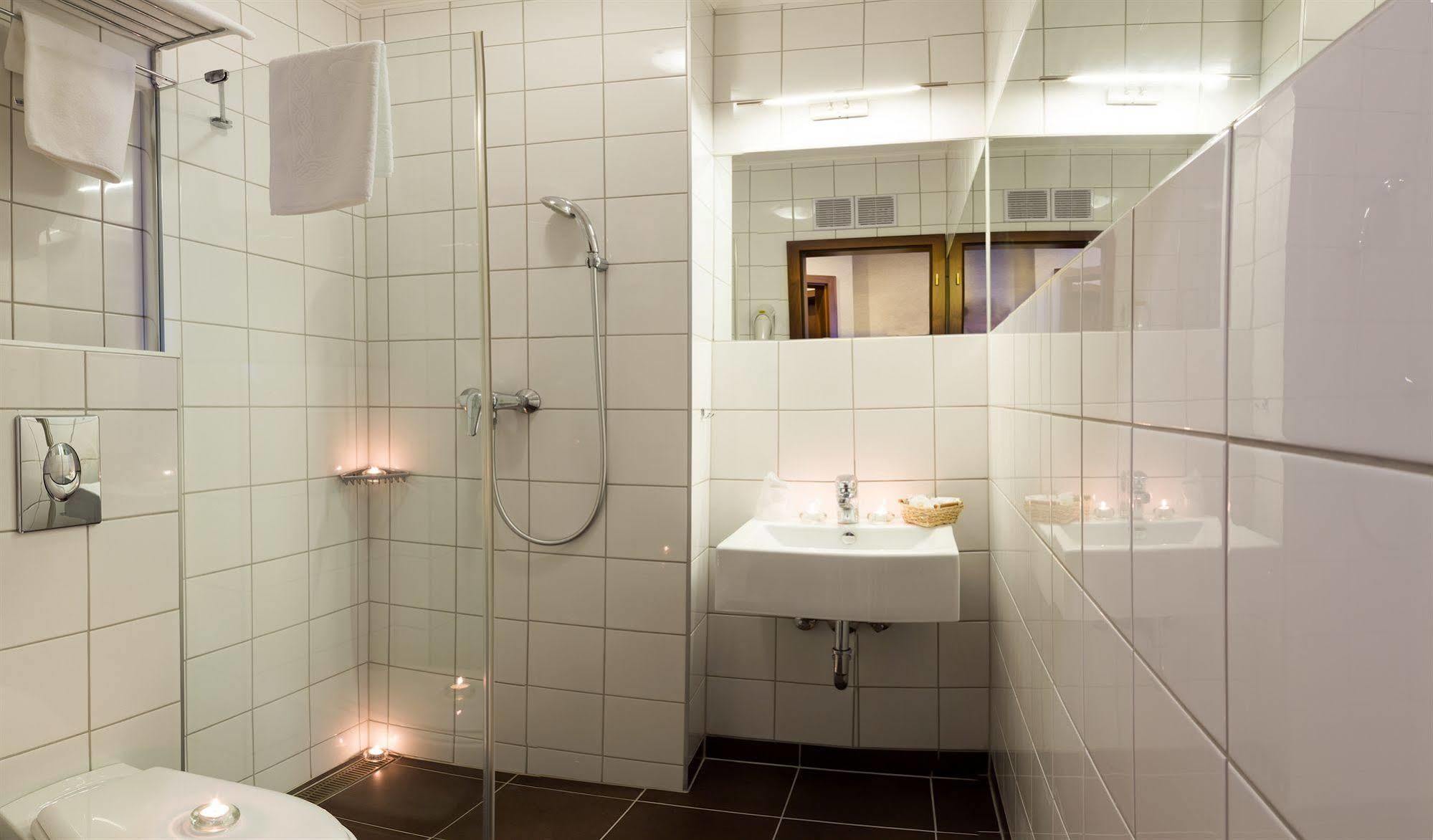 Hotel Central Nyiregyhaza Bagian luar foto