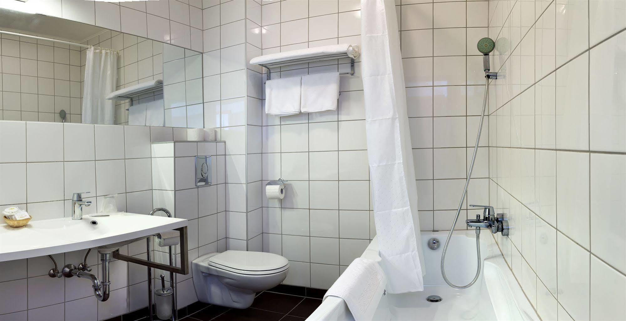 Hotel Central Nyiregyhaza Bagian luar foto