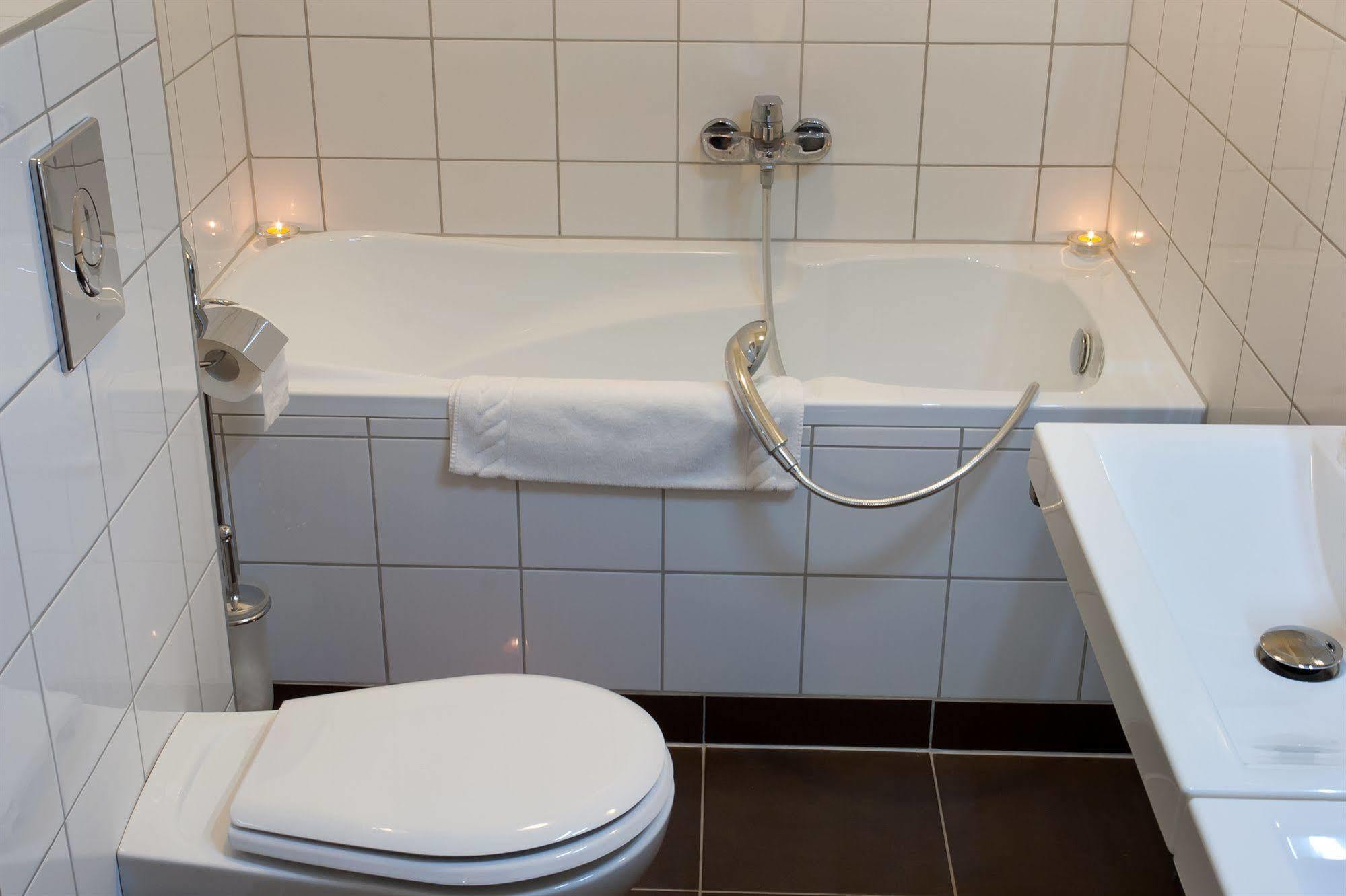 Hotel Central Nyiregyhaza Bagian luar foto