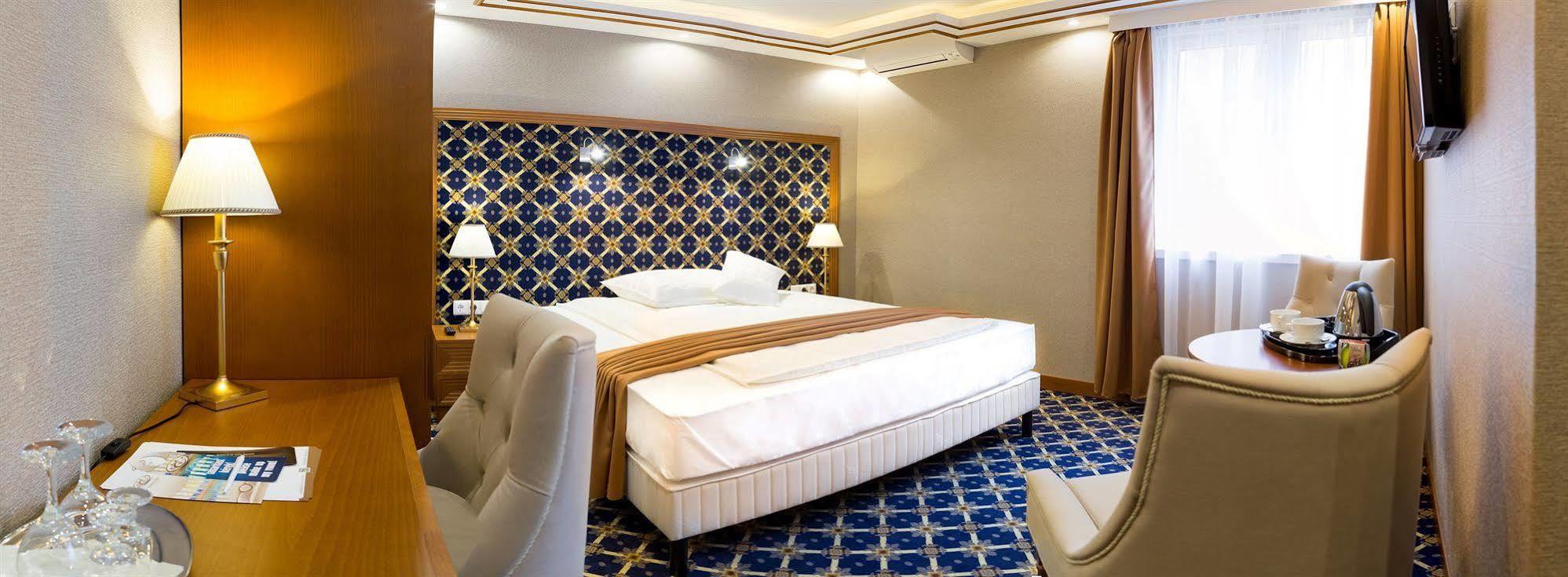 Hotel Central Nyiregyhaza Bagian luar foto