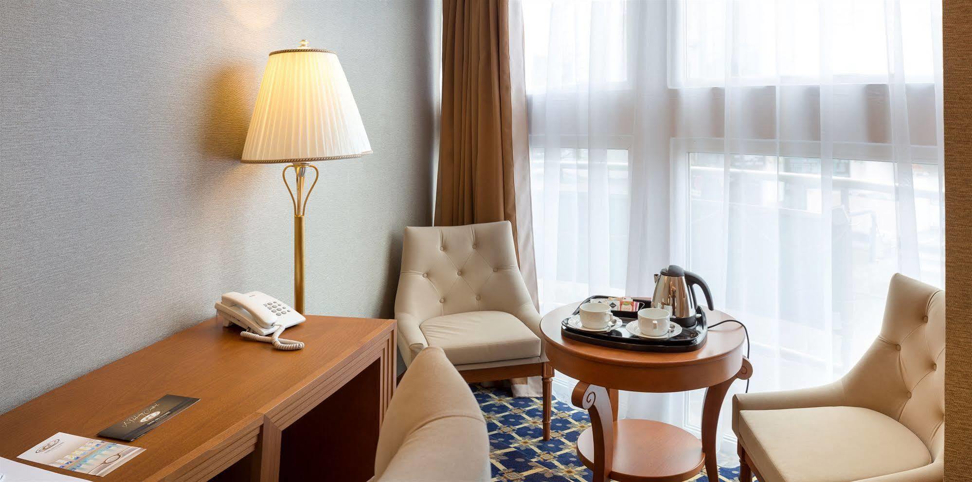 Hotel Central Nyiregyhaza Bagian luar foto